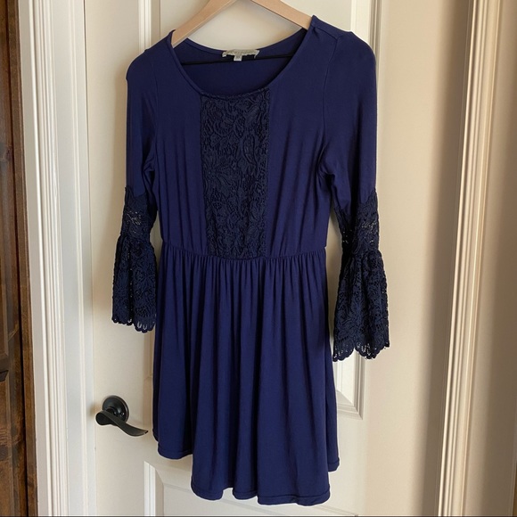 Kimi + Kai “Alexis” Indigo Babydoll Top w/ Bell Sleeves (Maternity XS) - Picture 2 of 6